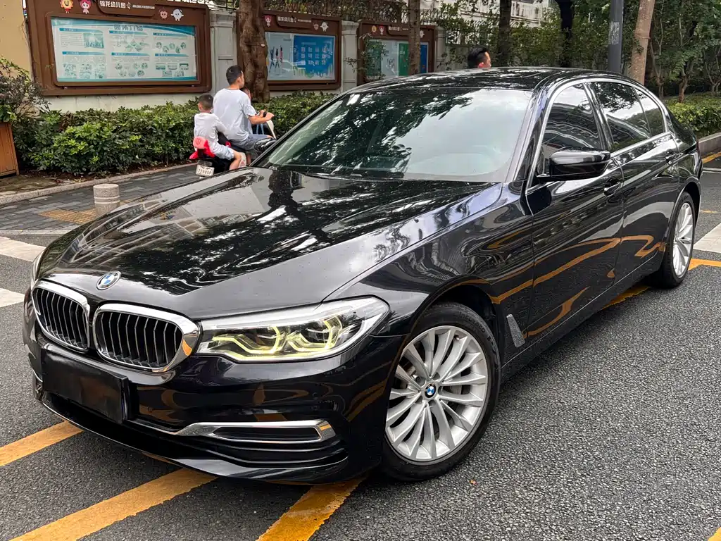 BMW 5 Series 2020 — фото 17