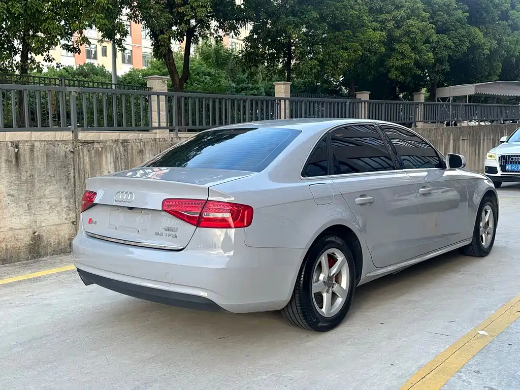 Audi A4L 2015 — фото 12