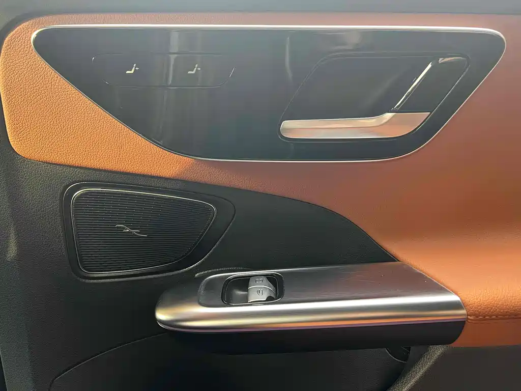 Mercedes-Benz C-Class 2025 — фото 17