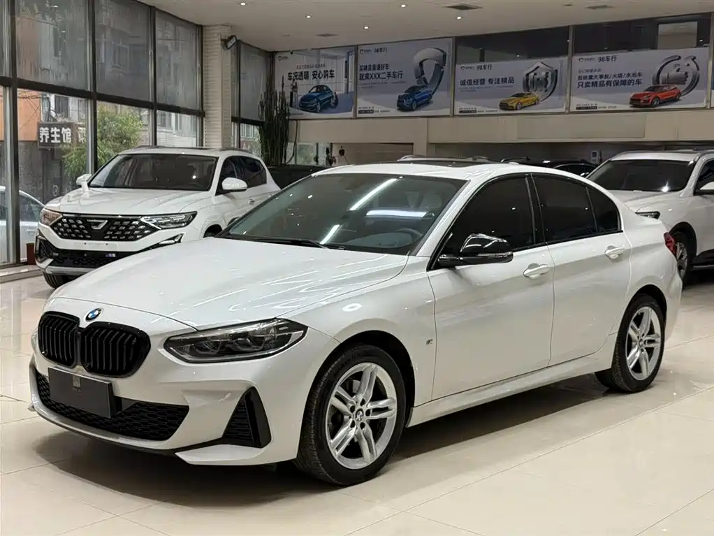 BMW 1 Series 2022 — фото 1