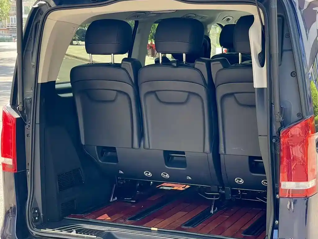 Mercedes-Benz V-Class 2017 — фото 13