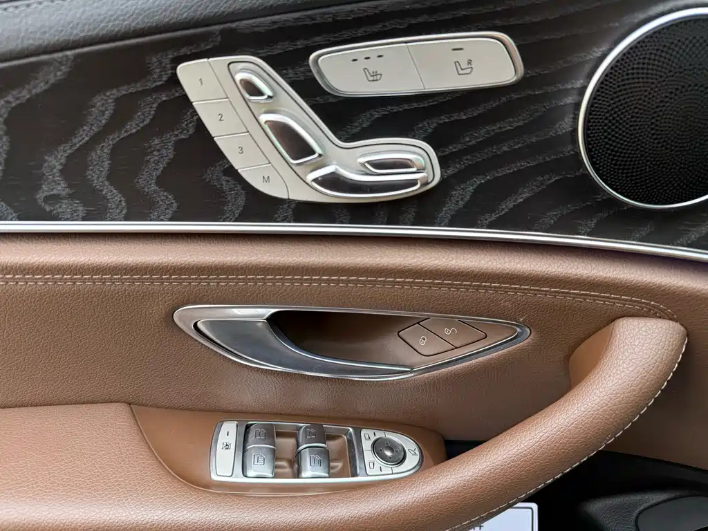 Mercedes-Benz E-Class 2018 — фото 17