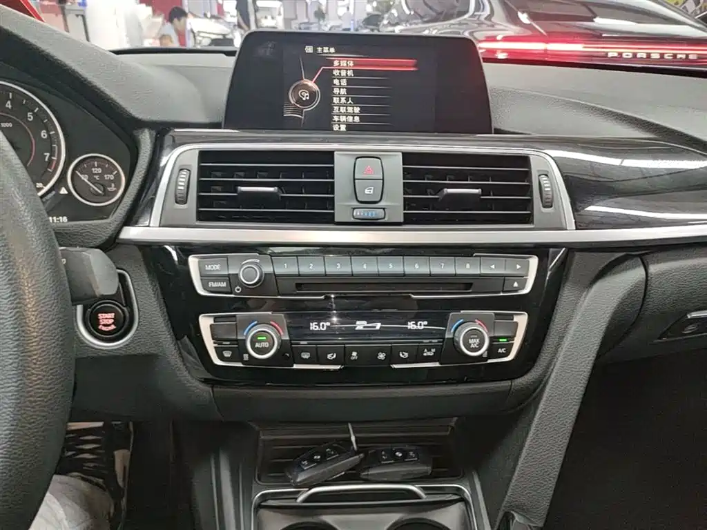 BMW 3 Series 2017 — фото 13
