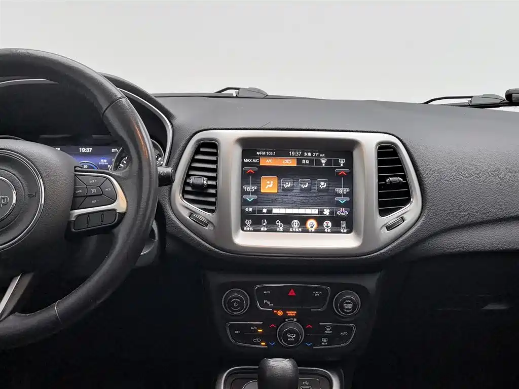 Jeep Compass 2018 — фото 12
