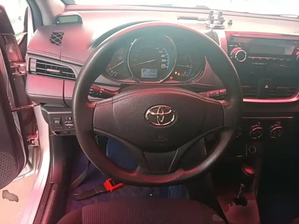 Toyota Yaris L 2016 — фото 11
