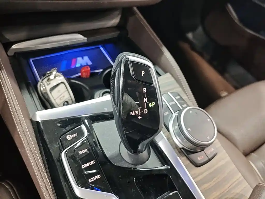 BMW 5 Series 2021 — фото 14