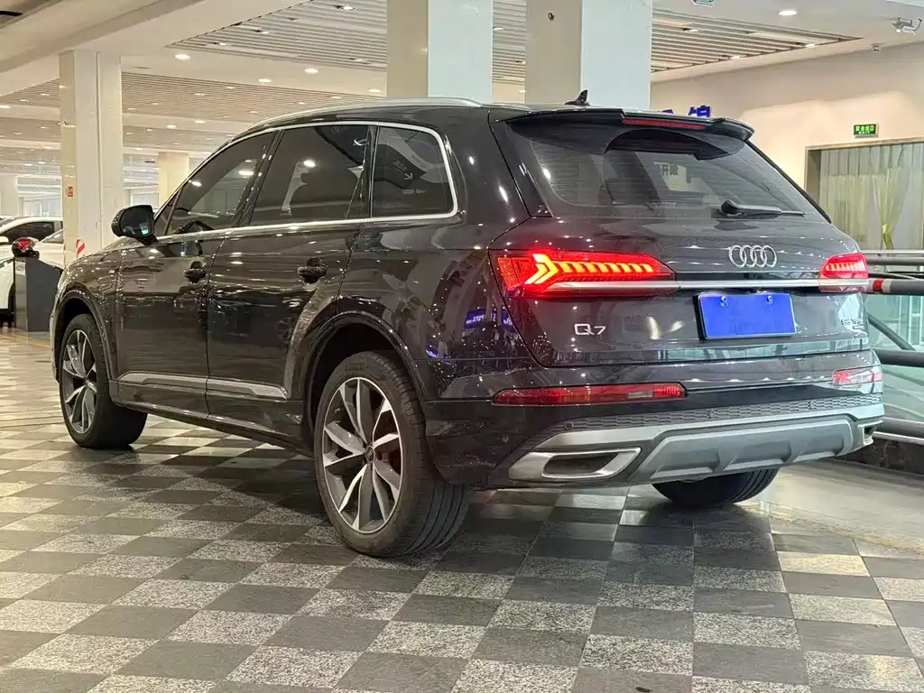 Audi Q7 2021
