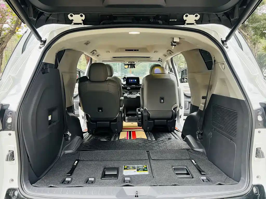 Toyota Sienna 2023 — фото 13