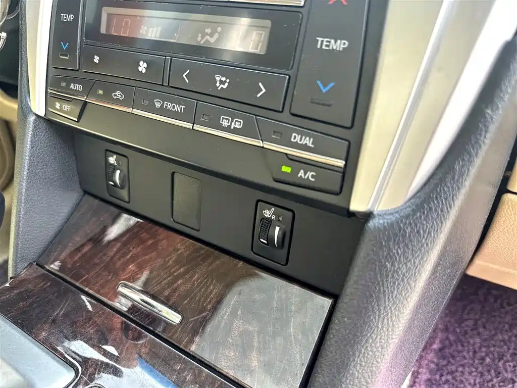 Toyota Camry 2015 — фото 9
