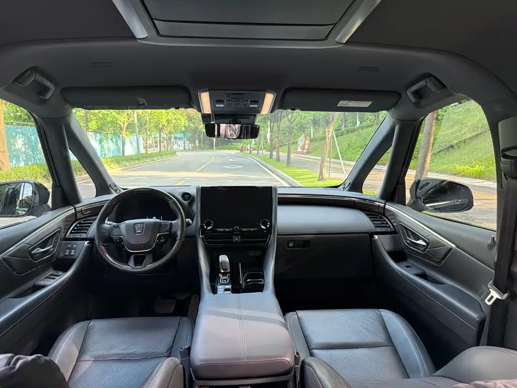 Toyota Vellfire 2024