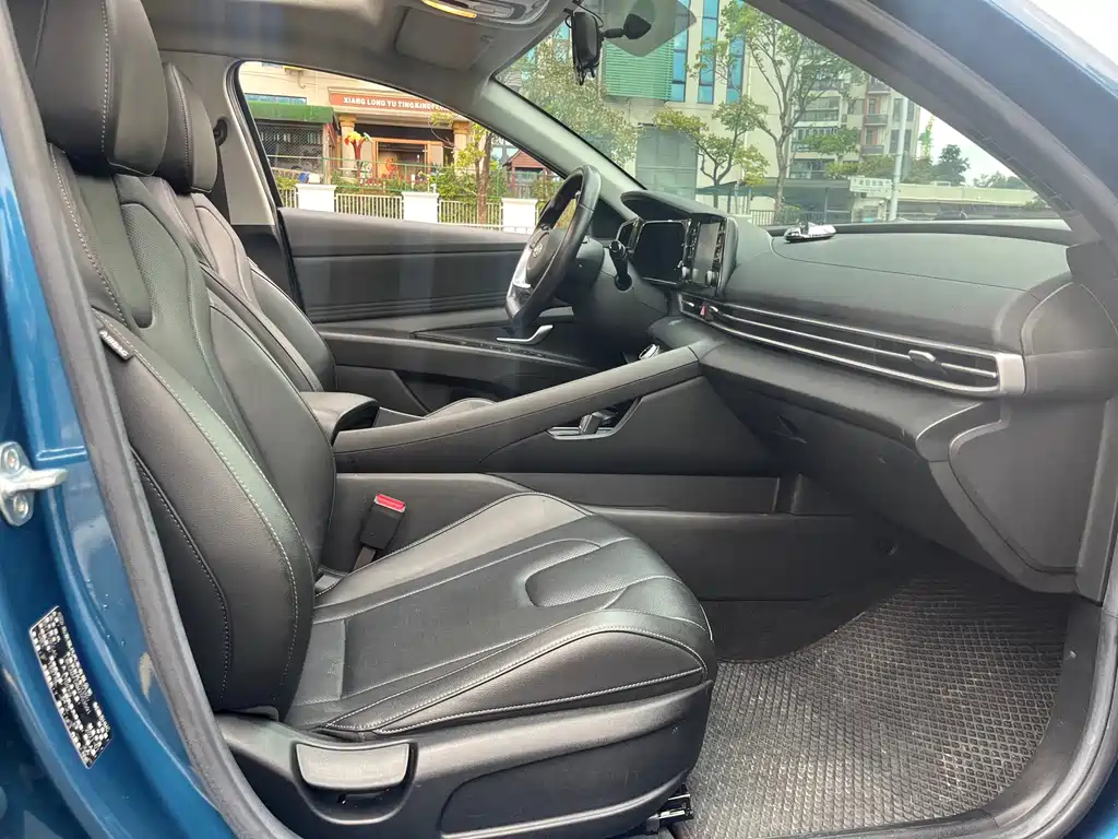 Hyundai Elantra 2021 — фото 11