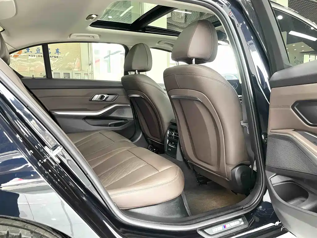 BMW 3 Series 2023 — фото 13