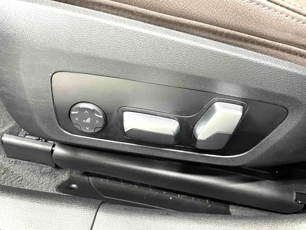 BMW 3 Series 2023 — фото 11