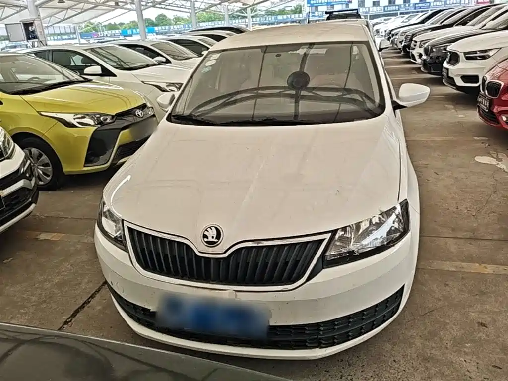 Skoda Rapid Spaceback 2017 — фото 3