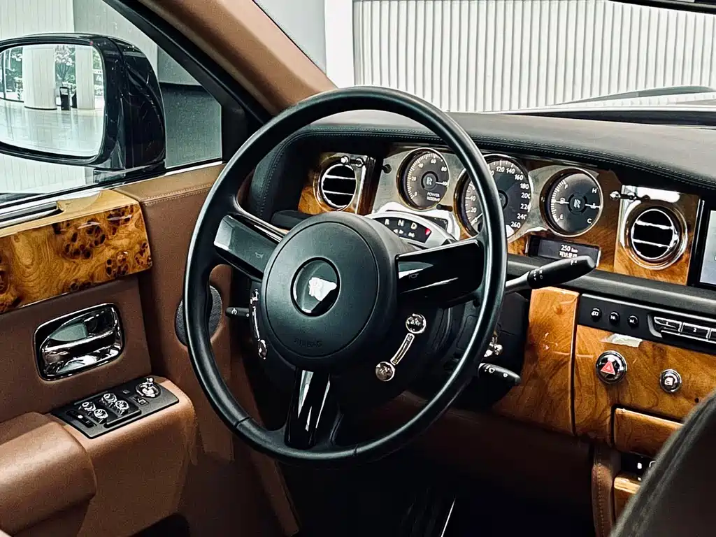 Rolls-Royce Phantom 2014 — фото 6