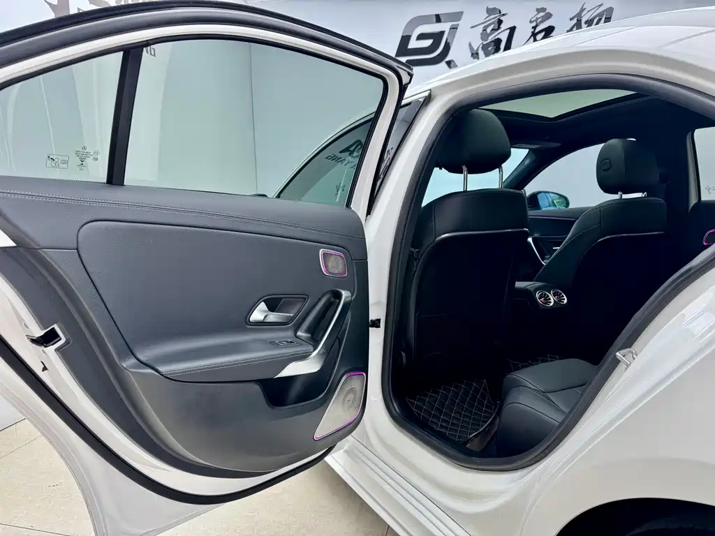 Mercedes-Benz A-Class 2022 — фото 10