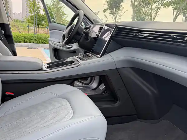 NIO ES6 2020