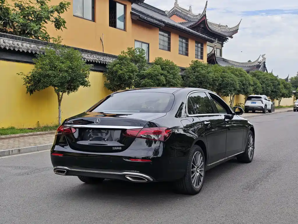 Mercedes-Benz E-Class 2023 — фото 16