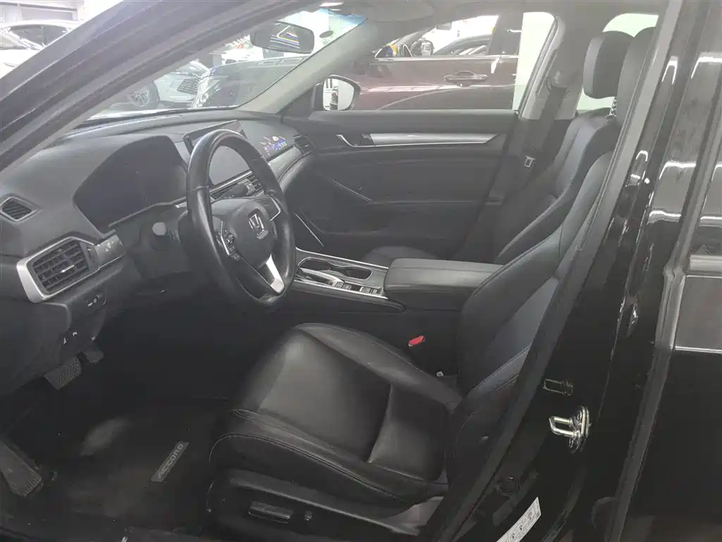 Honda Accord 2022 — фото 13