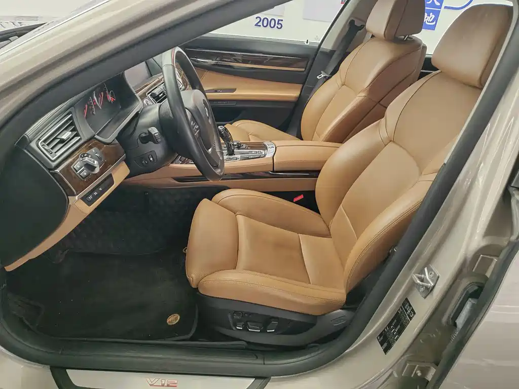 BMW 7 Series 2012 — фото 11
