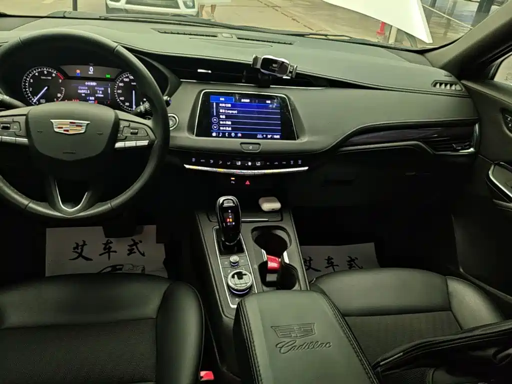 Cadillac XT4 2022 — фото 13