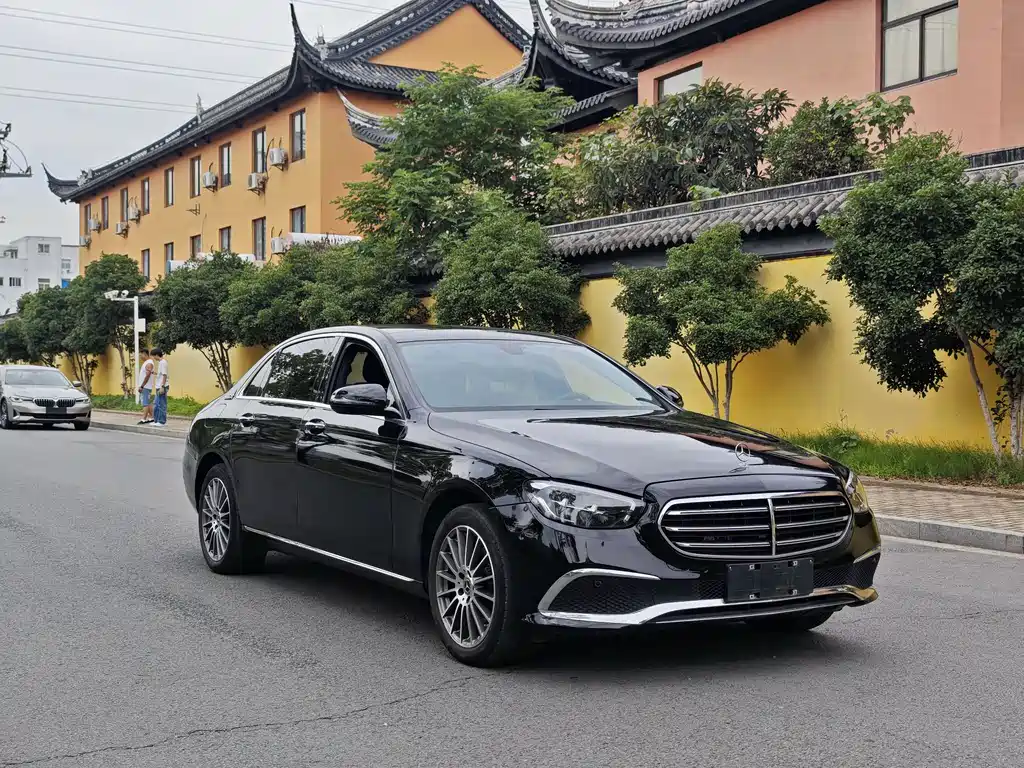 Mercedes-Benz E-Class 2023 — фото 3