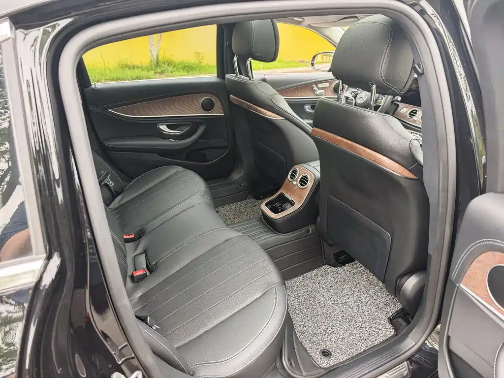 Mercedes-Benz E-Class 2023 — фото 13