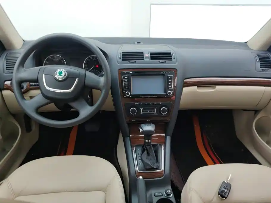 Skoda Octavia 2013 — фото 12