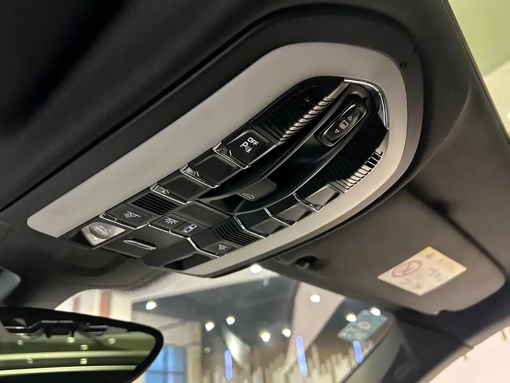 Porsche Cayenne 2016 — фото 19