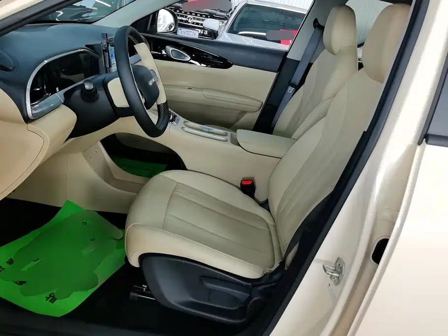 Geely Galaxy Starwish 2025 — фото 9
