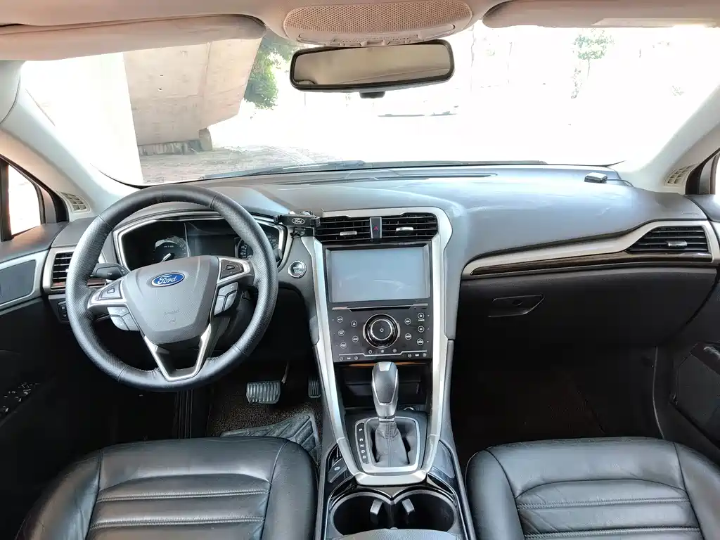 Ford Mondeo 2015 — фото 14