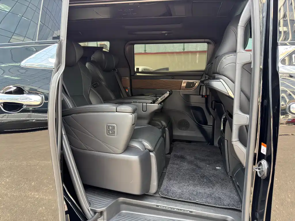 Toyota Vellfire 2024 — фото 12