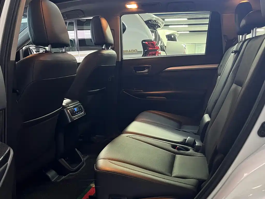 Toyota Highlander 2020 — фото 15
