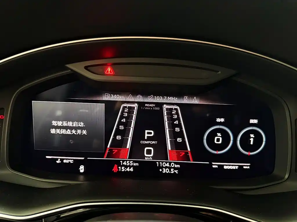 Audi RS Q8 2025 — фото 12