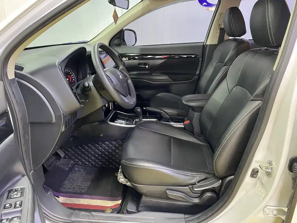Mitsubishi Outlander 2021 — фото 14
