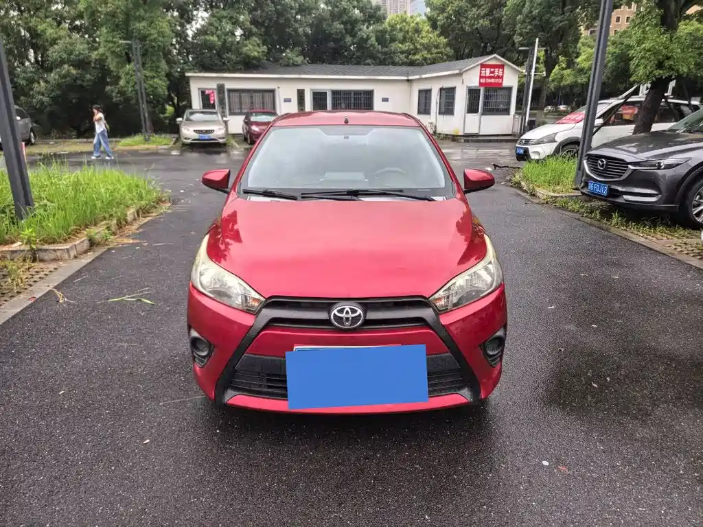 Toyota Yaris L 2014