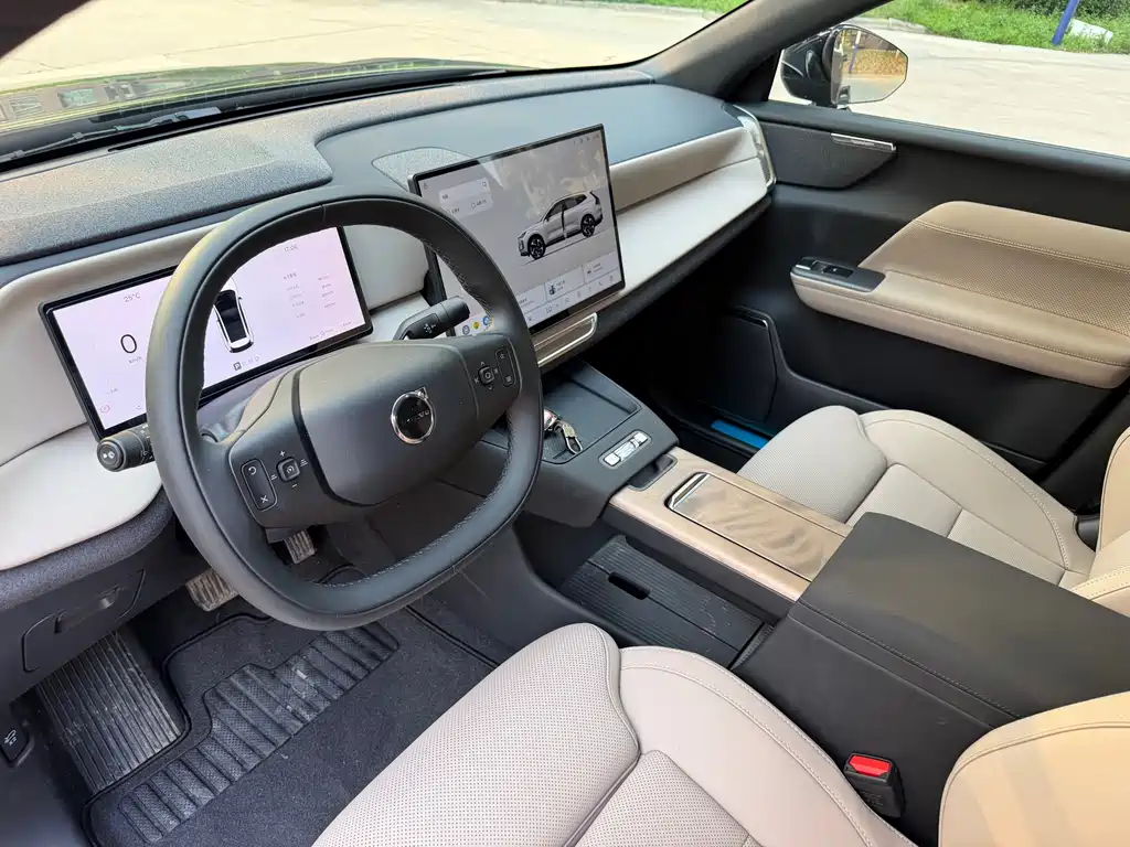 Volvo XC70 PHEV 2025 — фото 13