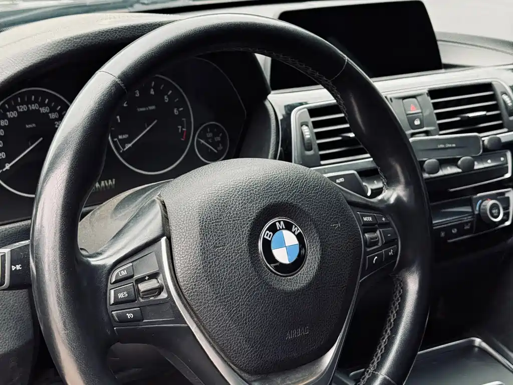 BMW 3 Series 2017 — фото 17