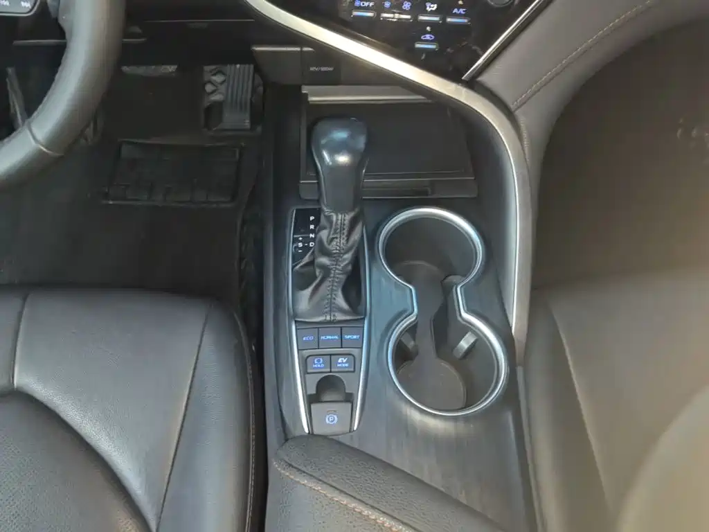 Toyota Camry 2022 — фото 14