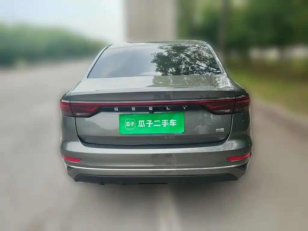 Geely Emgrand 2022