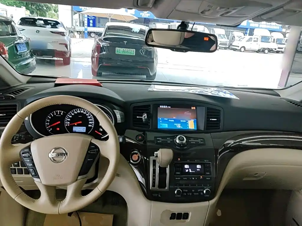 Nissan Quest 2017 — фото 10