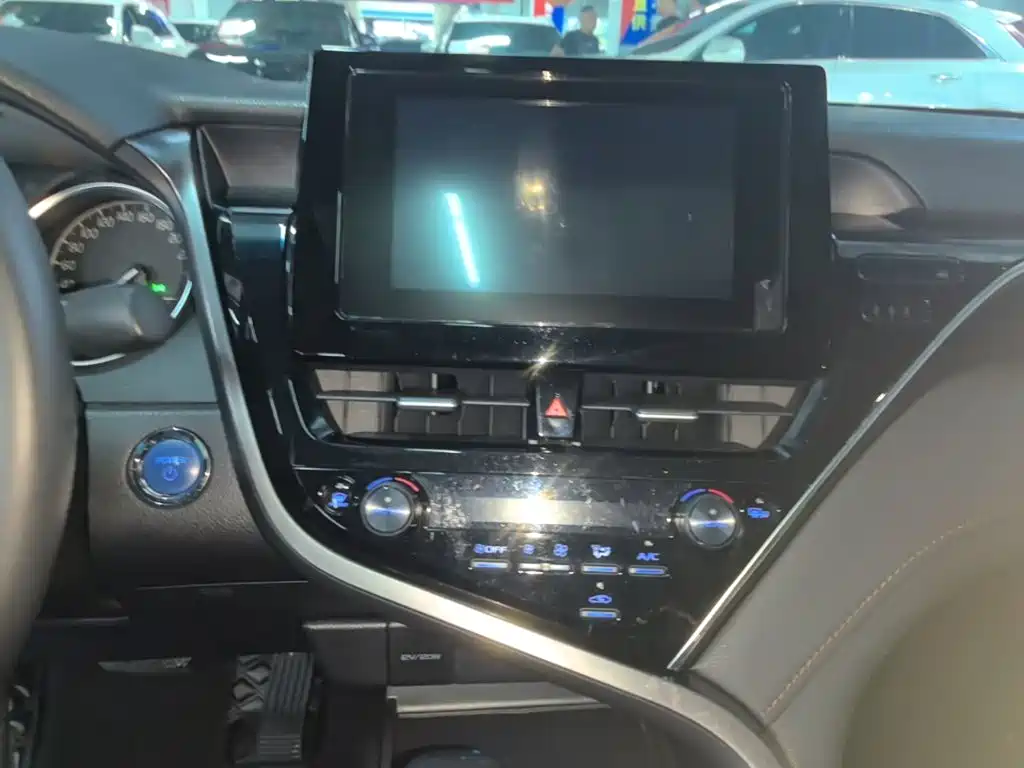 Toyota Camry 2022 — фото 13