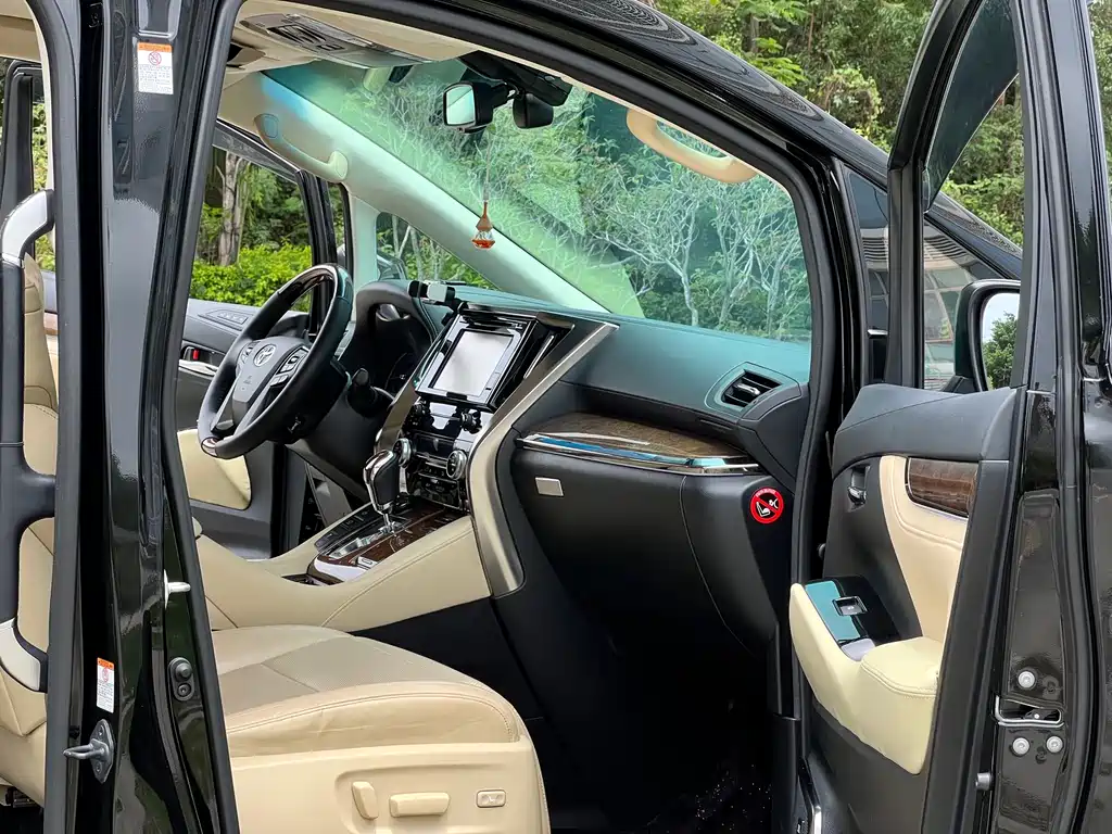Toyota Alphard 2017 — фото 11