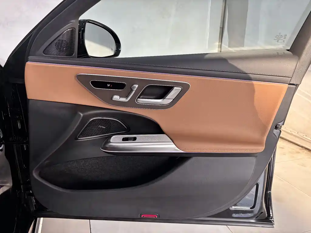 Mercedes-Benz E-Class 2025 — фото 25