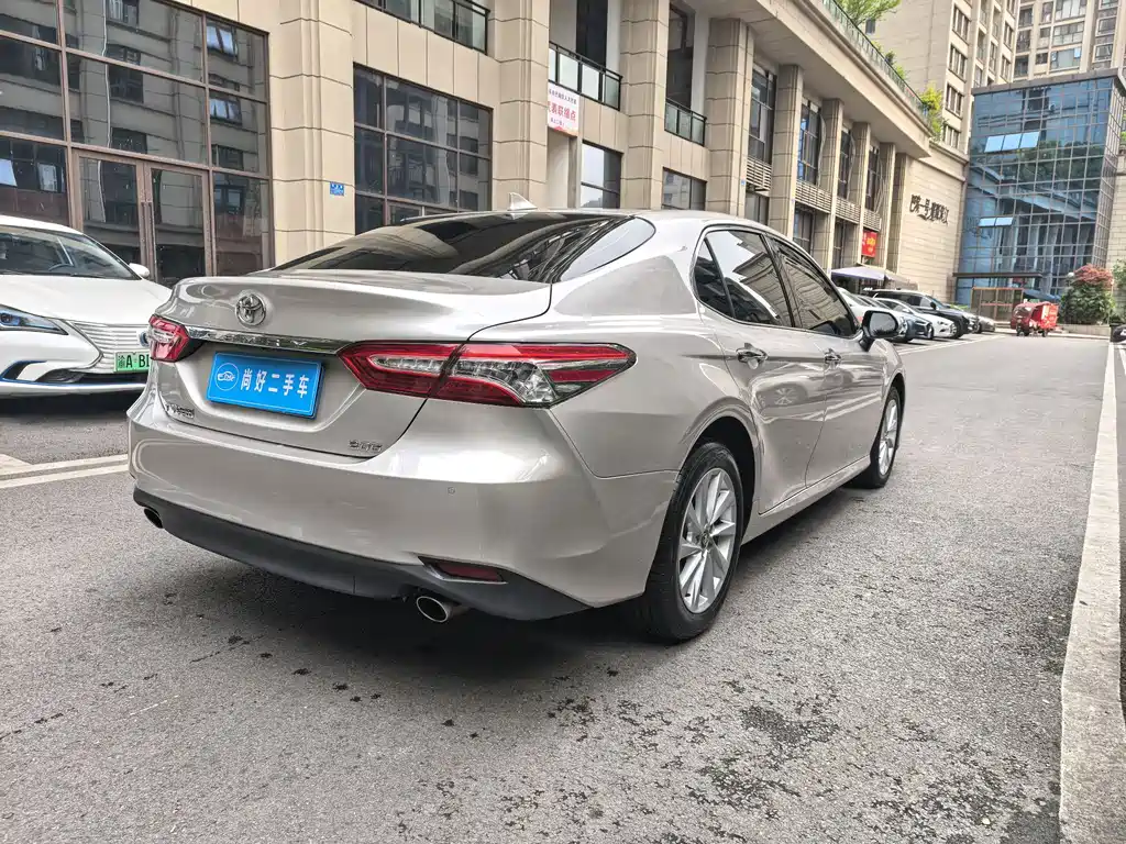 Toyota Camry 2022 — фото 12