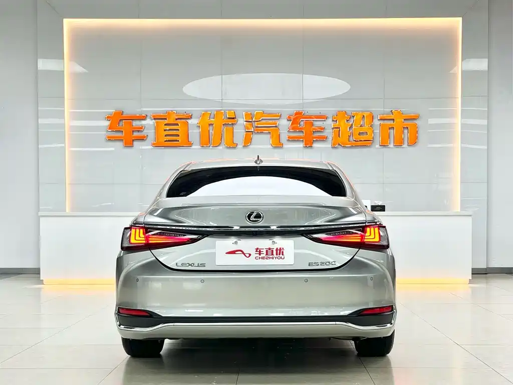 Lexus ES 2024