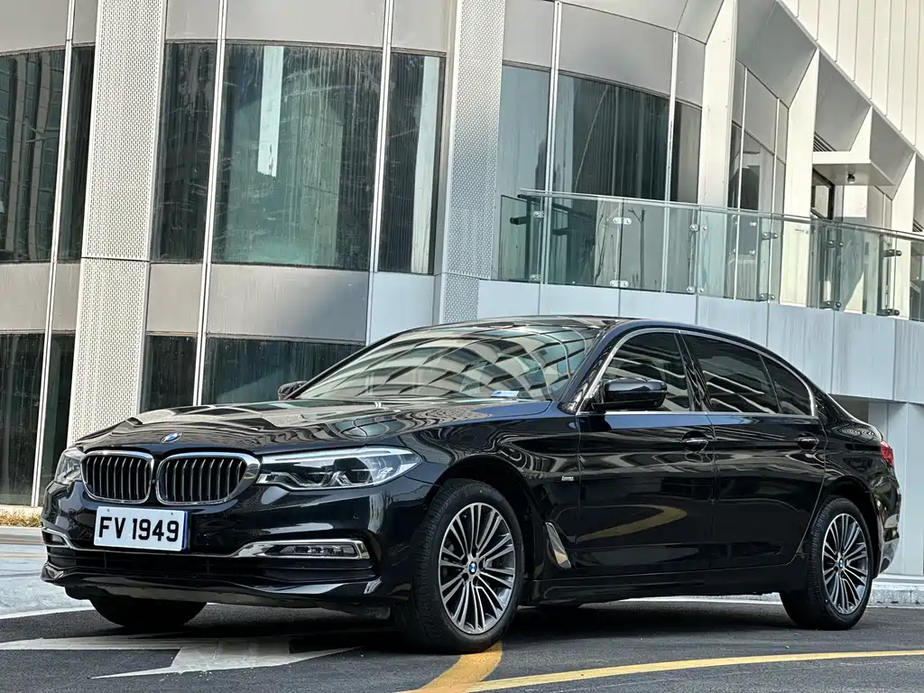 BMW 5 Series 2018 — фото 2