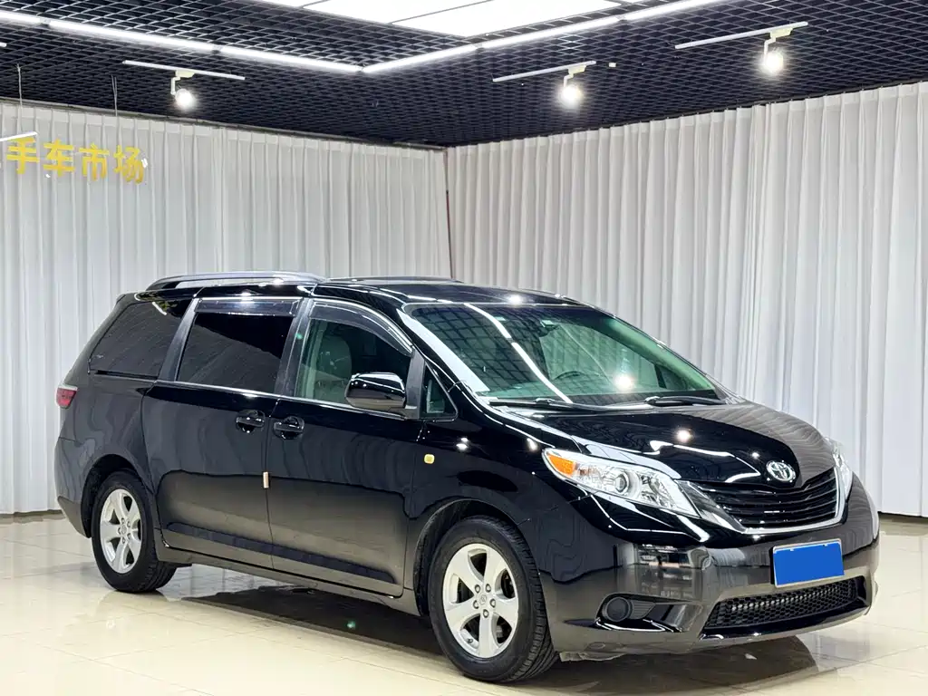 Toyota Sienna 2015 — фото 3