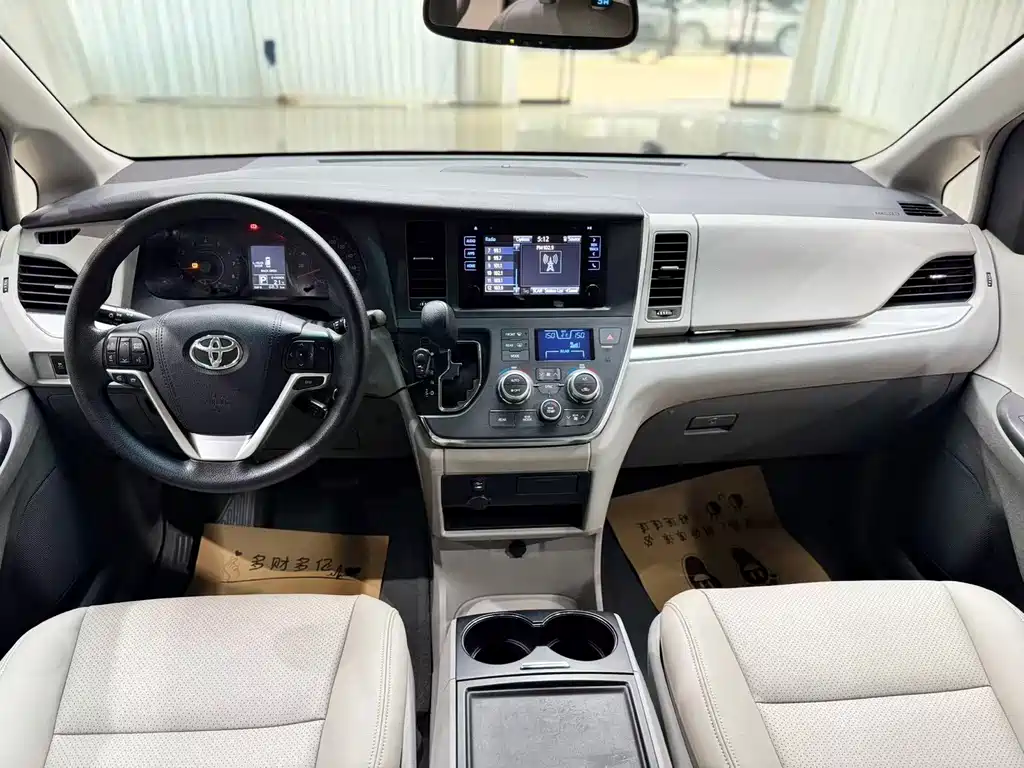 Toyota Sienna 2015 — фото 4