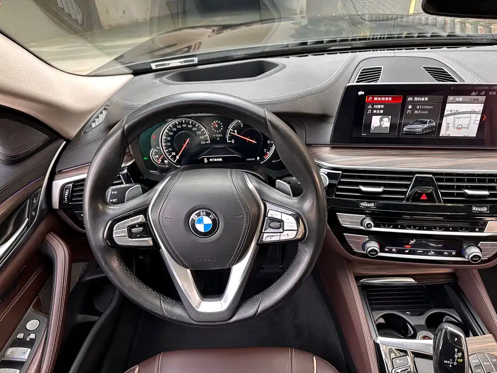 BMW 5 Series 2018 — фото 27